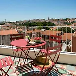 Central Rooftop Apartment By Lovelystay