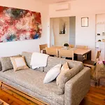 Central Rooftop Apartment By Lovelystay